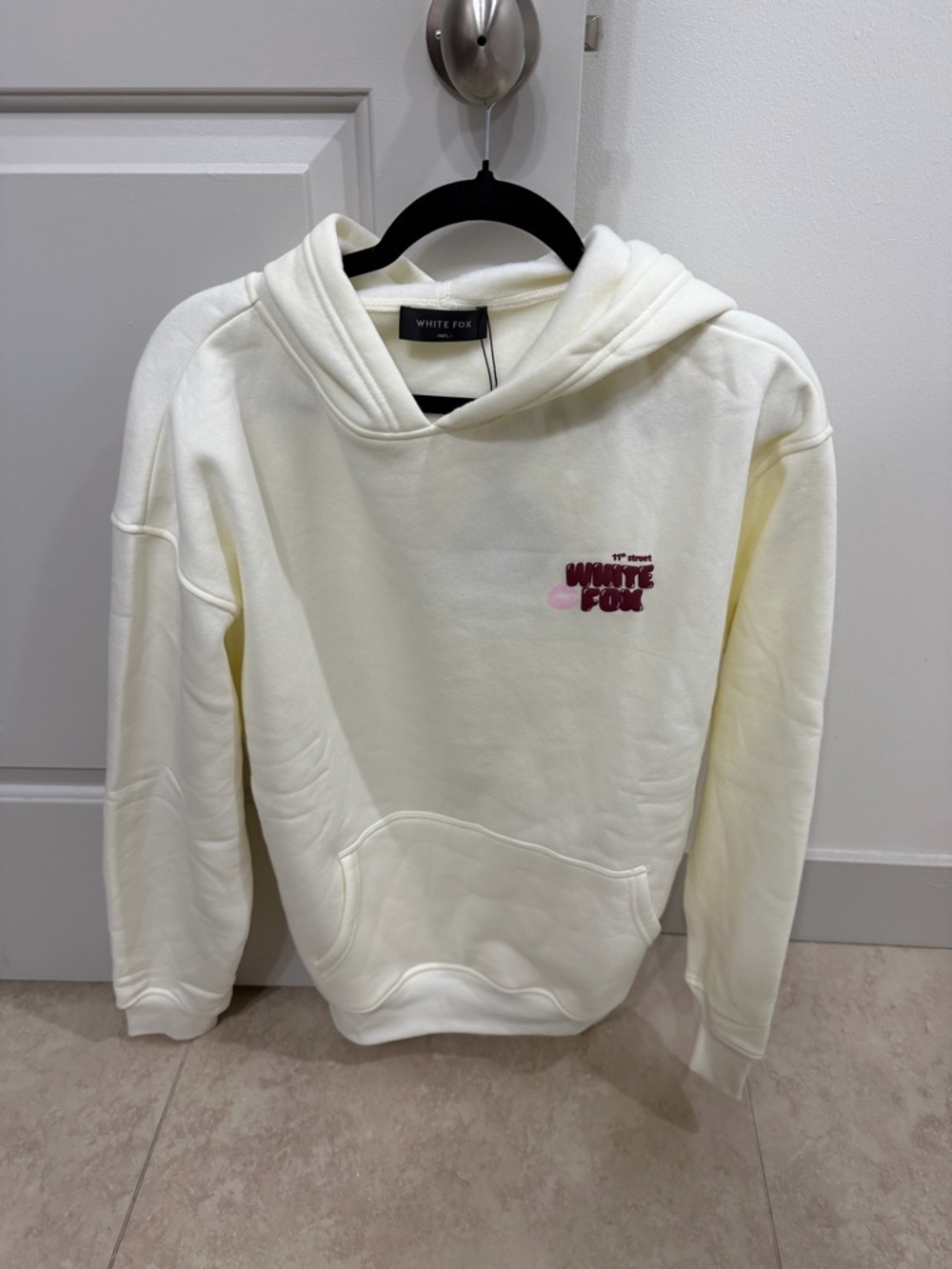 White Fox 11th Street M/L Cream Hoodie. 🍦💕